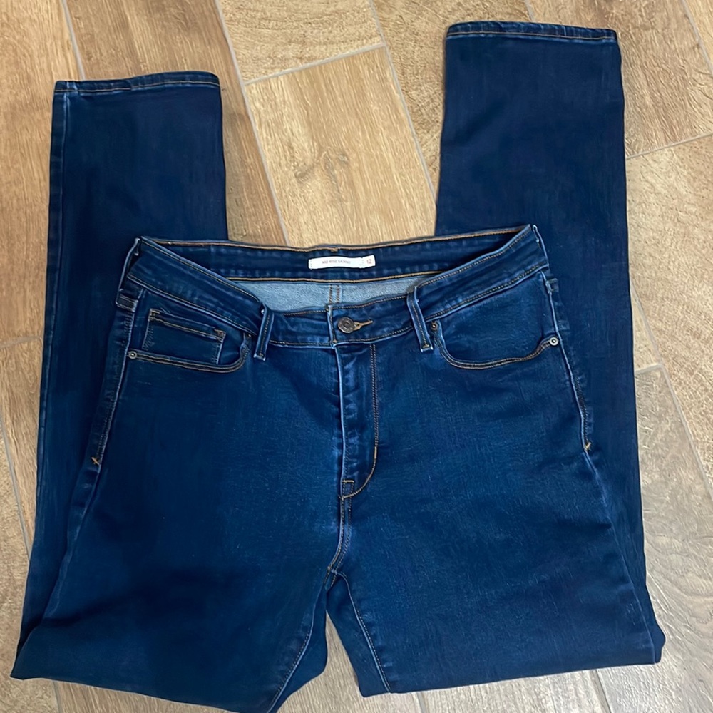 Levi Mid Rise Skinny size 12 jeans